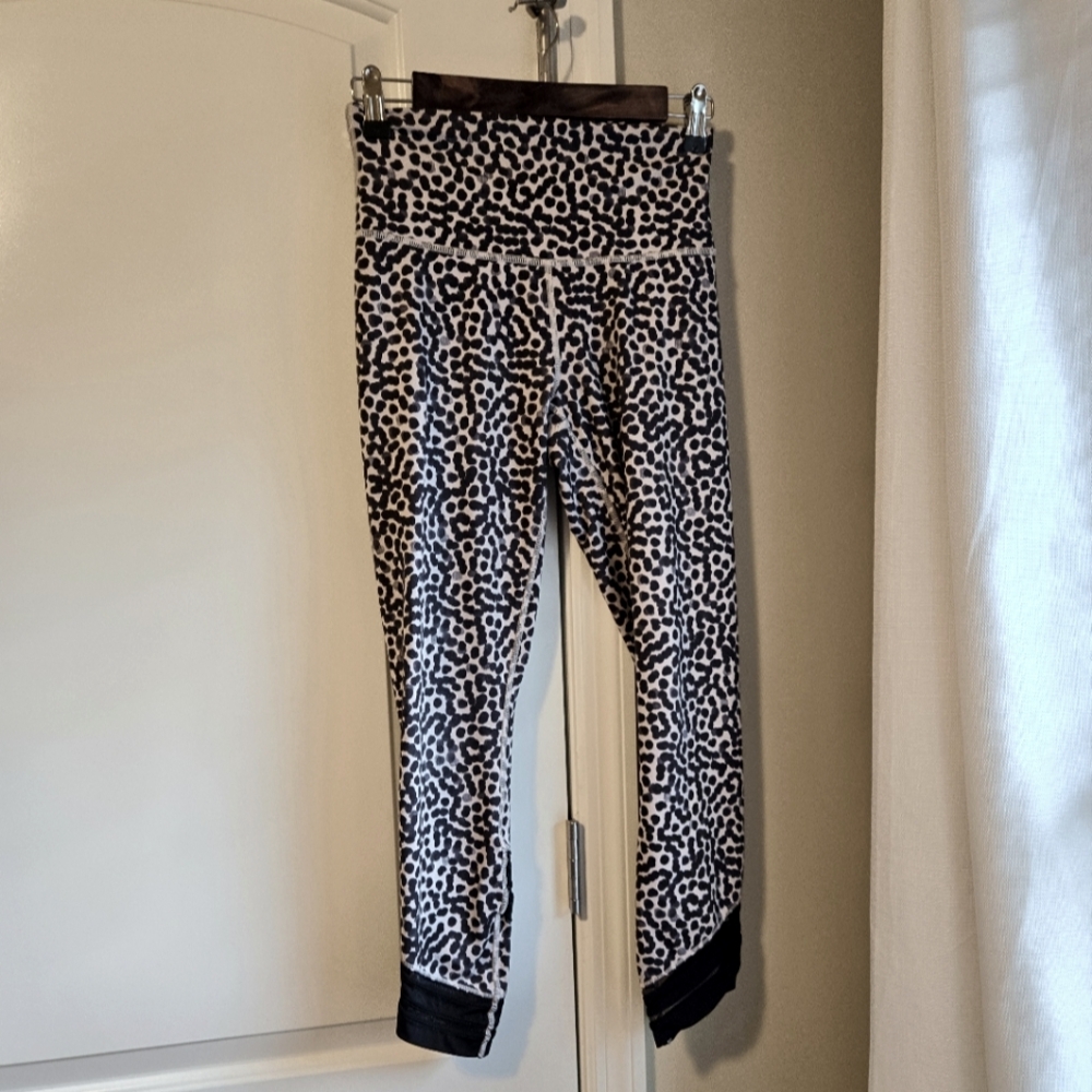 Lululemon • Cheetah Print Leggings